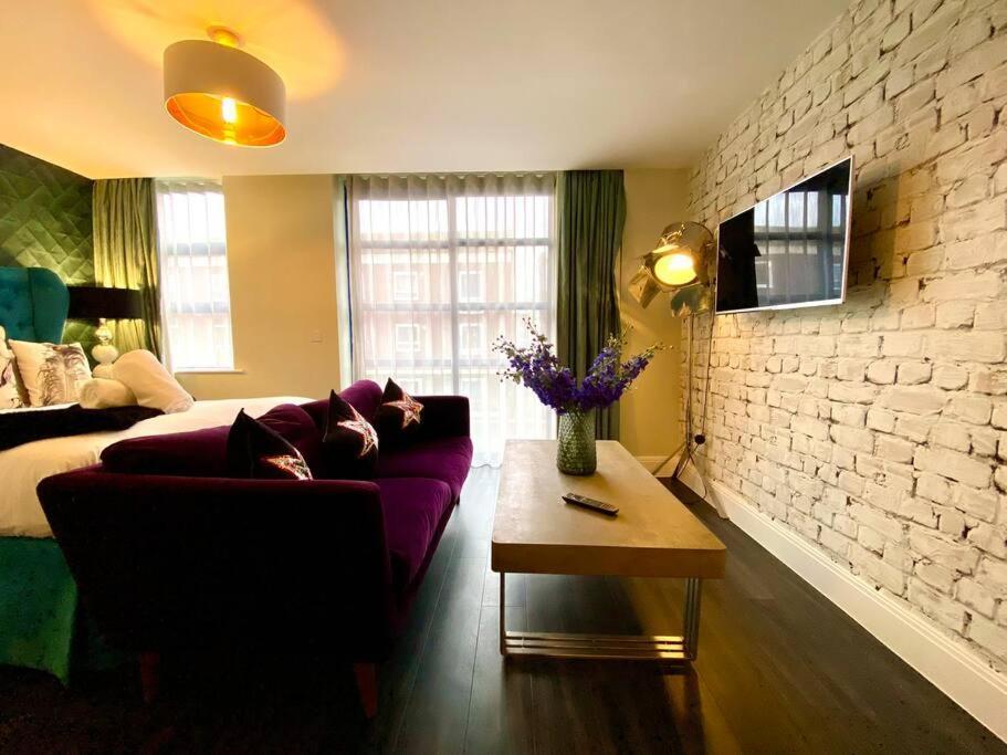 Stunning Apartment Suite - Free Parking & Wifi! Poole Eksteriør bilde