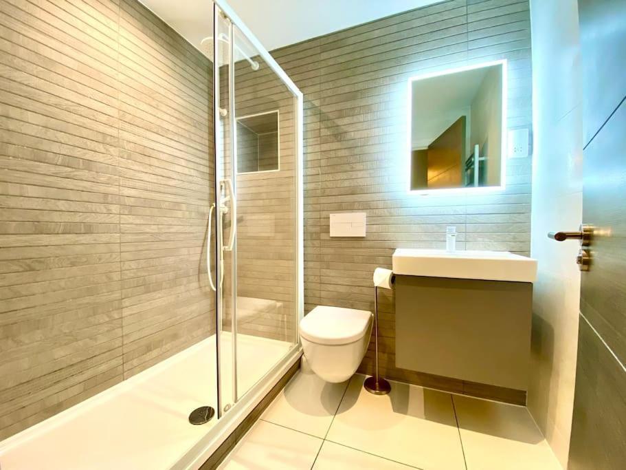 Stunning Apartment Suite - Free Parking & Wifi! Poole Eksteriør bilde